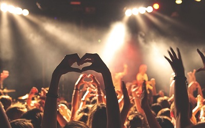 女性アーティストグループの活動支援者